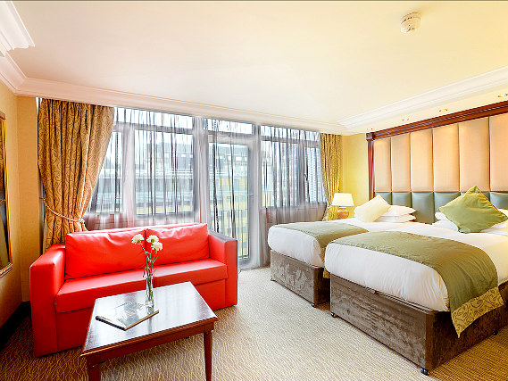 A twin room at Shaftesbury Premier London Paddington Hotel