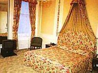 Double room at Averard Hotel London