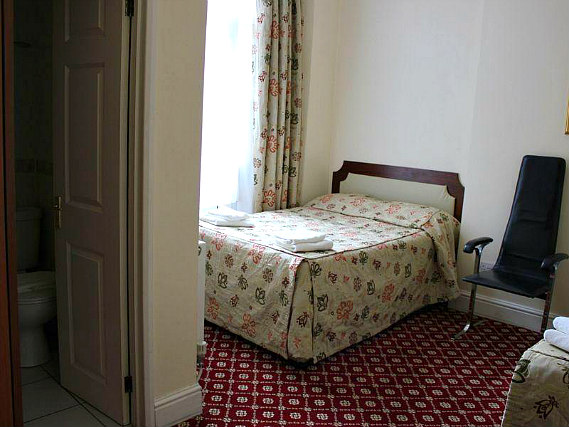 Triple room at Grantly Hotel London