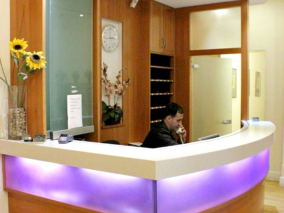 Grantly Hotel London has a 24-hour reception so there is always someone to help
