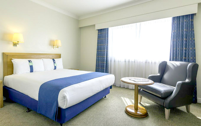 A comfortable double room at Holiday Inn Heathrow Ariel