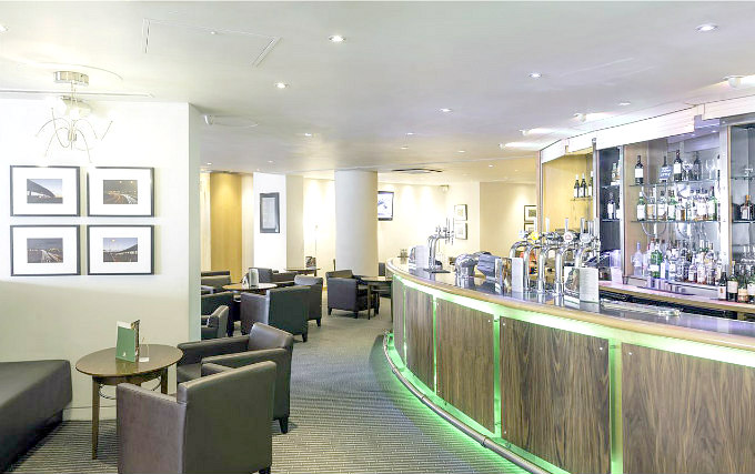 Bar at Holiday Inn Heathrow Ariel