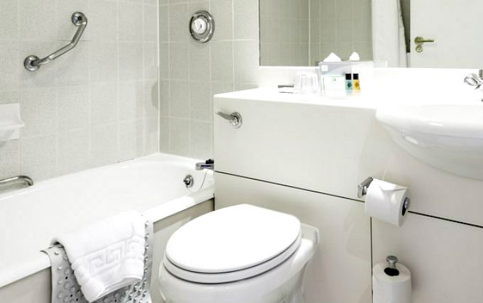 A typical bathroom at Holiday Inn Heathrow Ariel