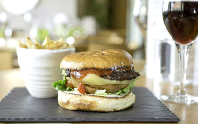 Enjoy a great breakfast at Holiday Inn Heathrow Ariel