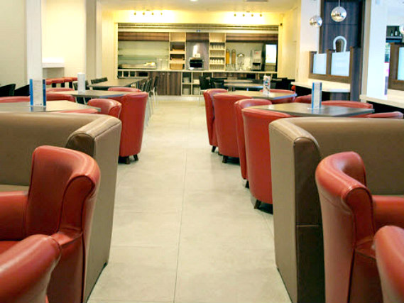 Relax and enjoy your meal in the Dining room at Comfort Inn London