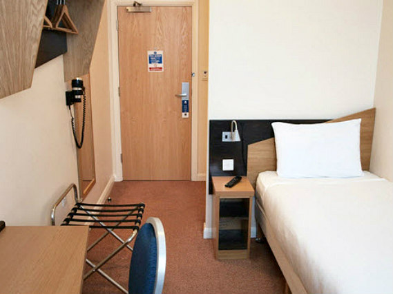 Single rooms at Comfort Inn London provide privacy