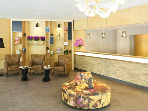 County Hotel Woodford has a 24-hour reception so there is always someone to help