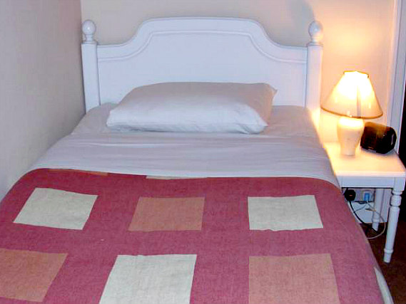 Une chambre simple à The Elstree Inn