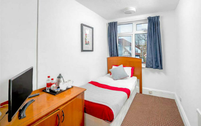 A typical single room at The Elstree Inn
