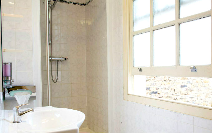 A typical bathroom at Comfort Inn Victoria