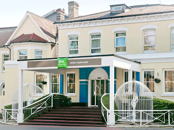 Croydon Court Hotel is situated in a prime location in Thornton Heath Croydon close to Crystal Palace FC Selhurst Park