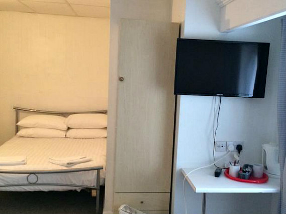 Une chambre simple à Lindal Hotel