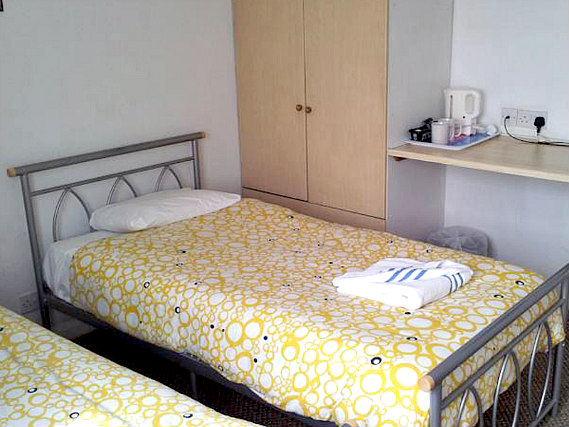 Une chambre avec lits jumeaux de Lindal Hotel
