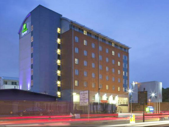 Holiday Inn Express London Limehouse is situated in a prime location in Limehouse close to Victoria Park