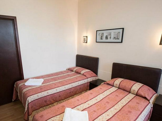 Une chambre avec lits jumeaux de Notting Hill Gate Hotel
