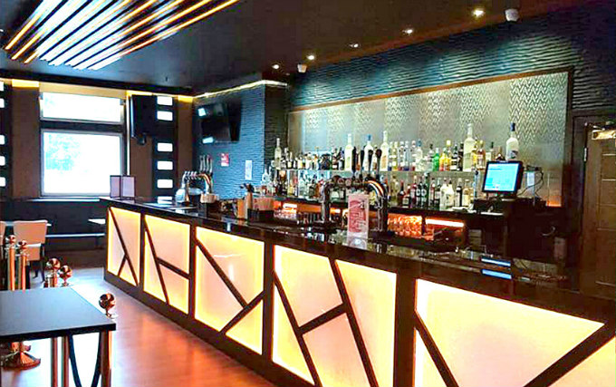 Bar at Osterley Park Hotel