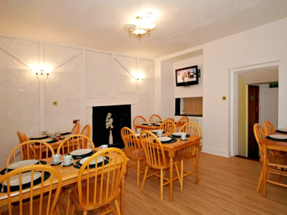 A place to eat at Oyo Onslow Guest House