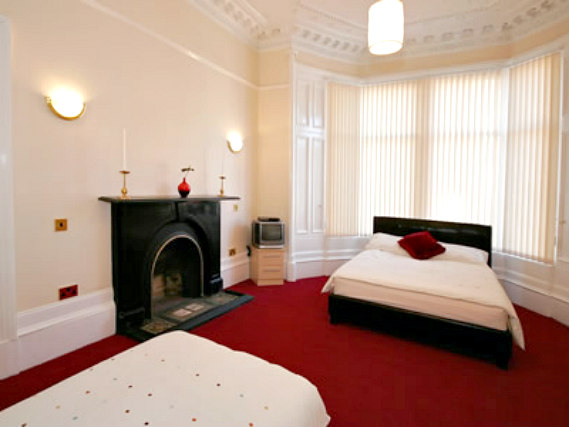 Get a good night's sleep in your comfortable room at Oyo Onslow Guest House