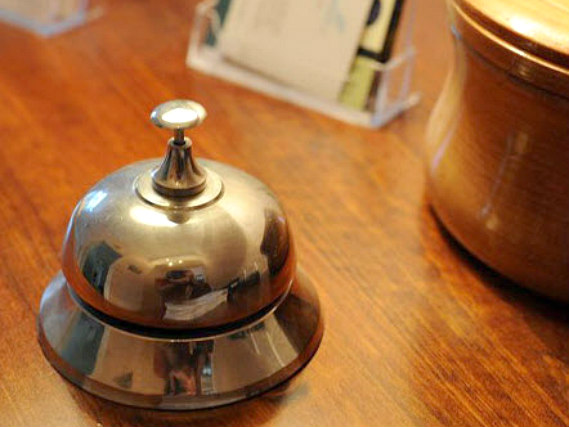 Chalmers Bed & Breakfast has a 24-hour reception