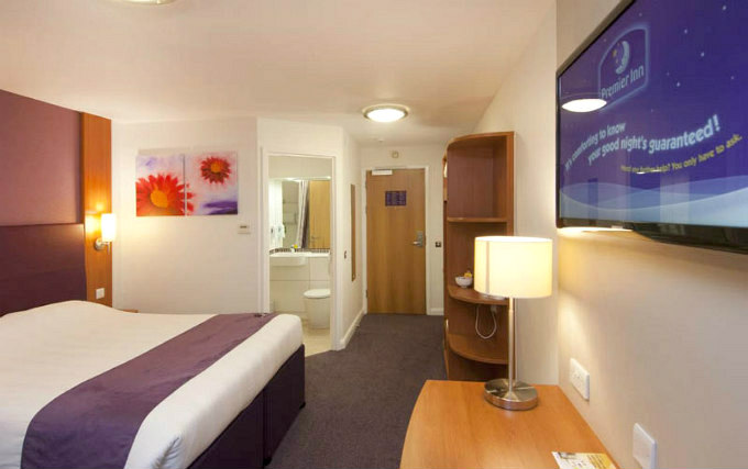 A comfortable double room at Holiday Inn Hampstead