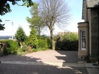 The drive can be used for parking free of charge