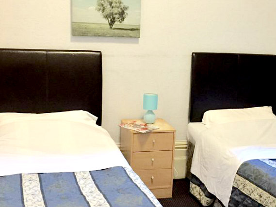 A spacious twin room at Anwar House Hotel