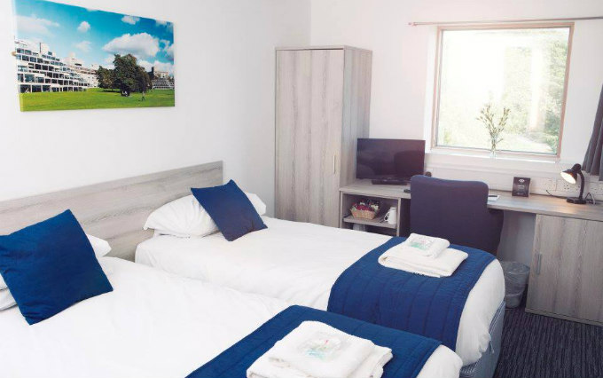 A comfortable twin room at UEA Broadview Lodge