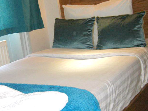 A double room at Assaha Hyde Park Hotel is perfect for a couple