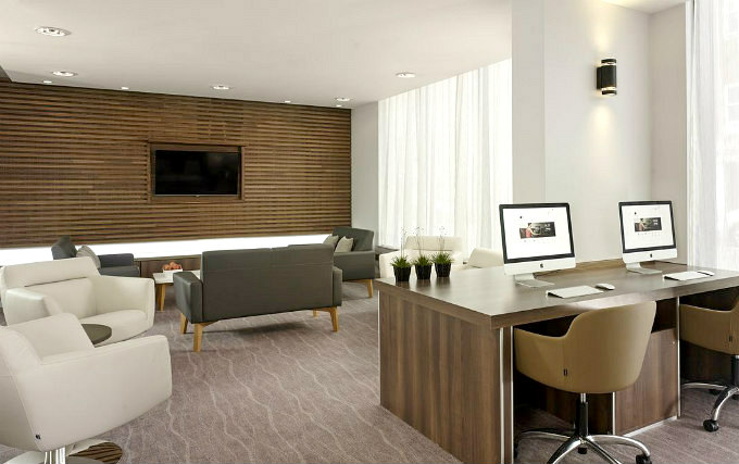 Most rooms have desks at the DoubleTree by Hilton London Angel Kings Cross