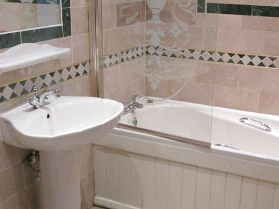 A typical bathroom at Brompton Hotel London