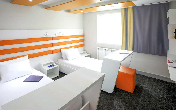 A twin room at Ibis Styles London Croydon