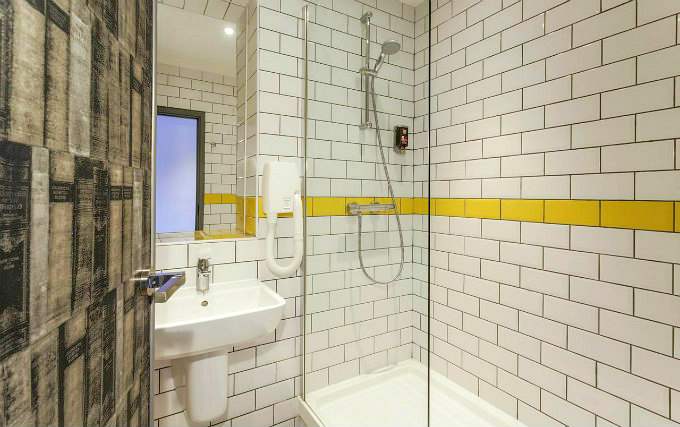 A typical bathroom at Ibis Styles London Leyton