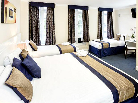 Get a good night's sleep in your comfortable room at Kingsland Hotel