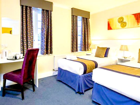 A twin room is perfect for two guests at Kingsland Hotel