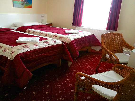 A typical twin room at Melbourne House Hotel