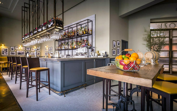 Bar at Park Plaza Victoria London