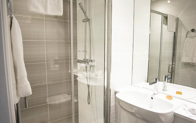 A typical bathroom at Mornington Hotel London Victoria