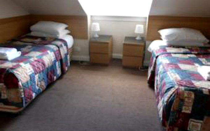 A comfortable twin room at Belgrave Hotel