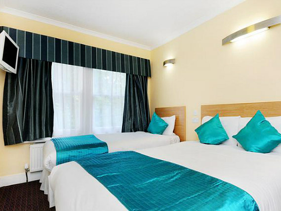Triple rooms at Lord Jim Hotel London Kensington are the ideal choice for groups of friends or families