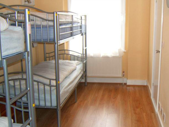 Dorm room at London Lodge Hostel