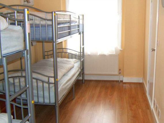 Dorm room at London Lodge Hostel