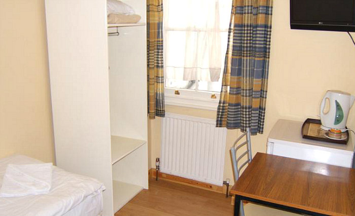 Single rooms at London Lodge Hostel provide privacy