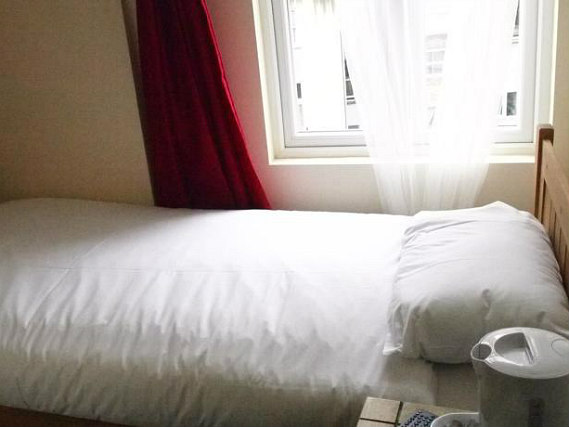 Single rooms at Earls Court Garden Hostel provide privacy