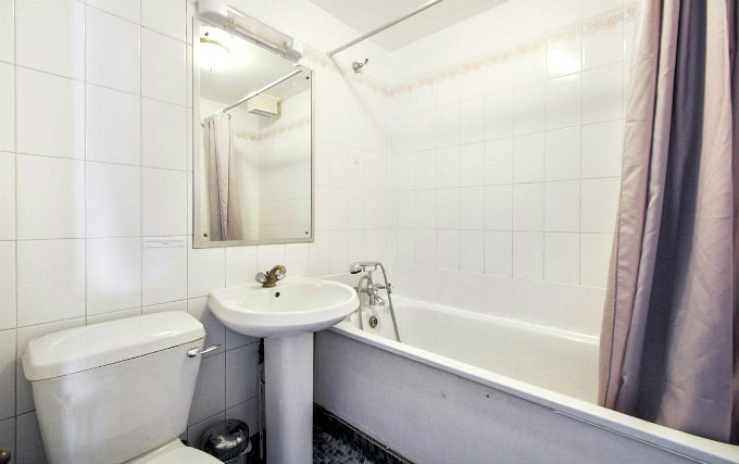 A typical bathroom at Clifton Apartments