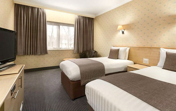 A comfortable twin room at Oyo Flagship London Finchley