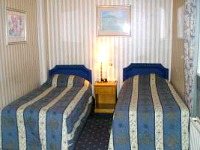 A specious twin room at Chelsea Lodge Hotel