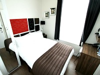 A typical double room at Chiswick Rooms