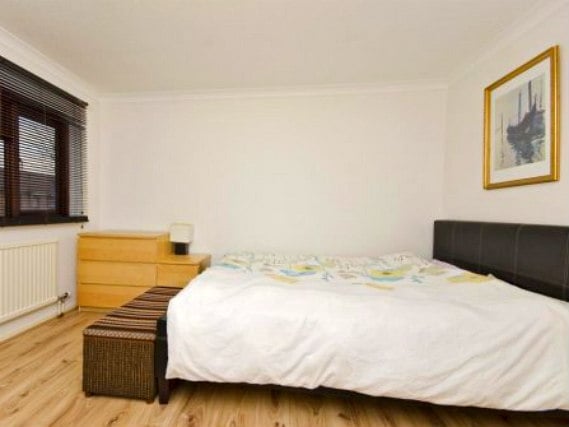 The Double room at Stratford Budget Rooms