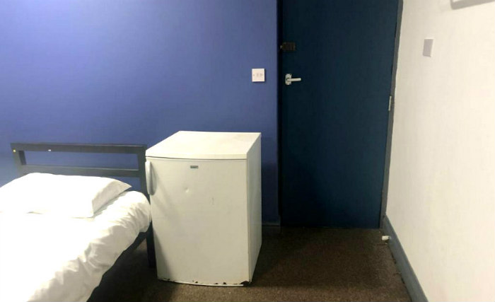 A comfortable twin room at Barking Park Hotel