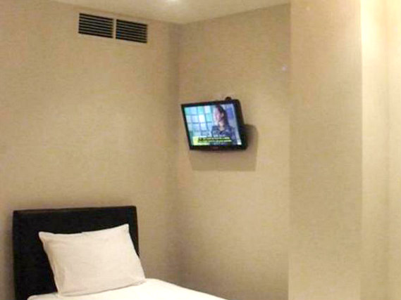 Single rooms at Russell Court Hotel London provide privacy